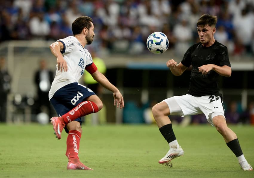 Everton Ribeiro e Breno Bidon - Bahia x Corinthians - Brasileirão