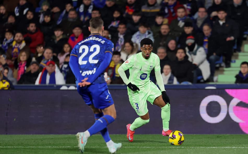 Jornalista detona protocolo antirracista da La Liga após jogo do Barcelona: ‘É fraquíssimo’