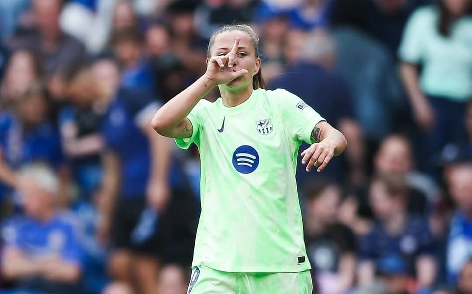 Barcelona goleia Chelsea e avança para final da Champions Feminina