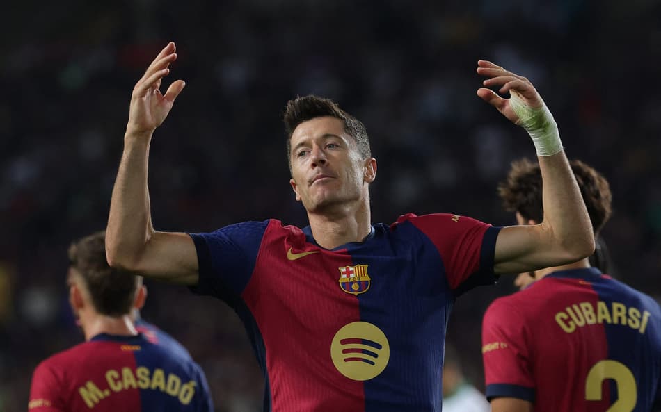 Carrasco do Borussia, Lewandowski chega em busca de número centenário pelo Barcelona