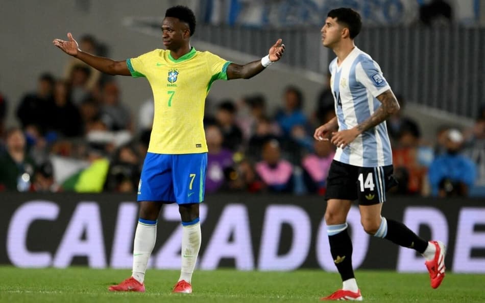 Argentina coloca Brasil na roda e troca 35 passes no segundo gol; veja vídeo