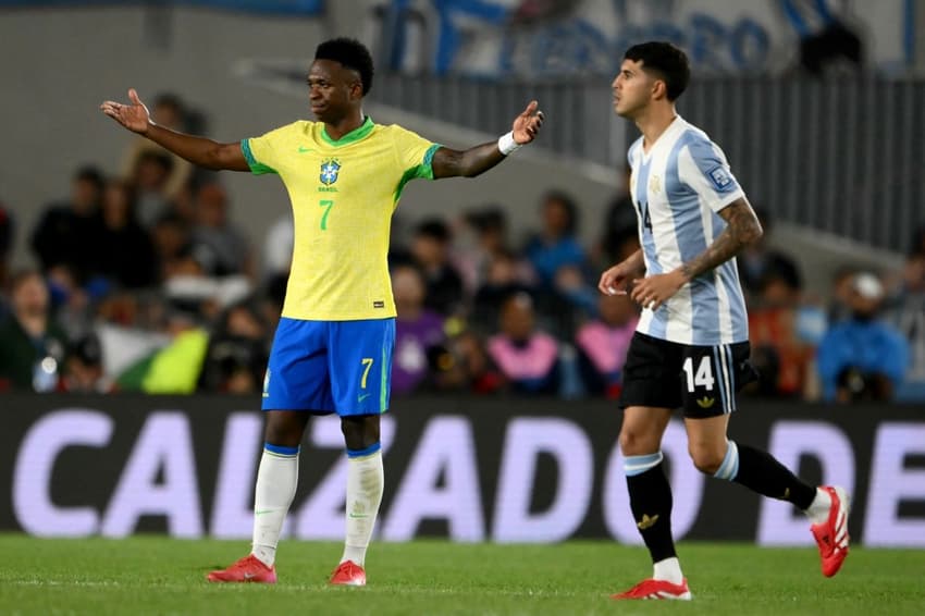 Derrota de 4x1 para a Argentina foi o pior resultado do Brasil em eliminatórias (Foto: Luis ROBAYO / AFP)