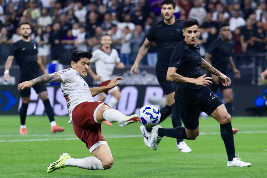 Cano em ação no jogo do Fluminense contra o Corinthians