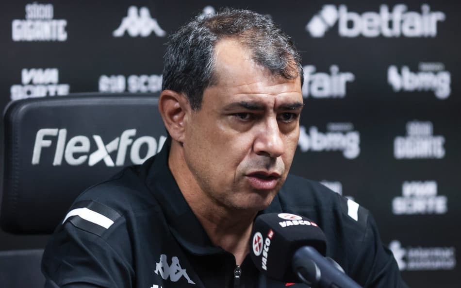 Carille se arrepende de atitude do Vasco na derrota para o Flamengo: ‘Passamos da dose’