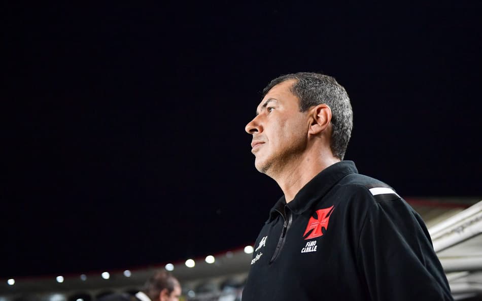 Torcedores do Vasco se revoltam com Fábio Carille: ‘Medroso’