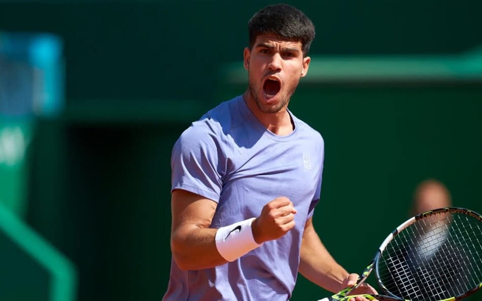 Carlos Alcaraz vence Quinn com dificuldade na estreia em Barcelona