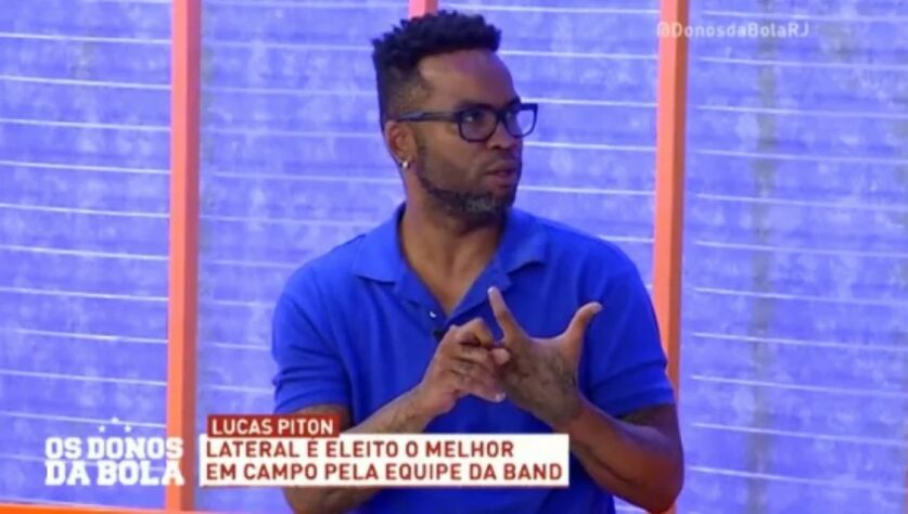 O ex-jogador Carlos Alberto foi demitido da "Rede Bandeirantes" depois de ser acusado de agressão por um torcedor do Flamengo. O torcedor rubro-negro prestou um Boletim de Ocorrência e alegou que o comentarista se irritou depois do homem fazer um comentário sobre Arrascaeta. As informações são do jornalista Ancelmo Gois, do "O Globo". Em contato com o LANCE!, a Band confirmou a demissão do comentarista. O ex-jogador Carlos Alberto foi demitido da "Rede Bandeirantes" depois de ser acusado de agressão por um torcedor do Flamengo. O torcedor rubro-negro prestou um Boletim de Ocorrência e alegou que o comentarista se irritou depois do homem fazer um comentário sobre Arrascaeta. As informações são do jornalista Ancelmo Gois, do "O Globo". Em contato com o LANCE!, a Band confirmou a demissão do comentarista.