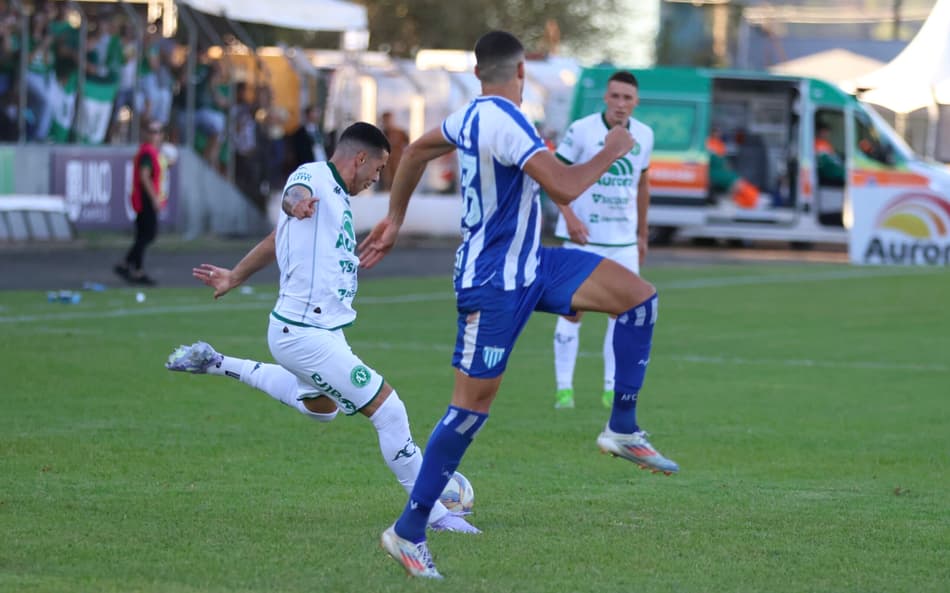 Escalações de Avaí x Chapecoense: times definidos para a decisão do título