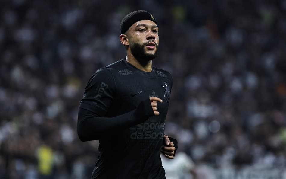 Ex-Corinthians reprova atitude de Memphis Depay após derrota: ‘Covardia’