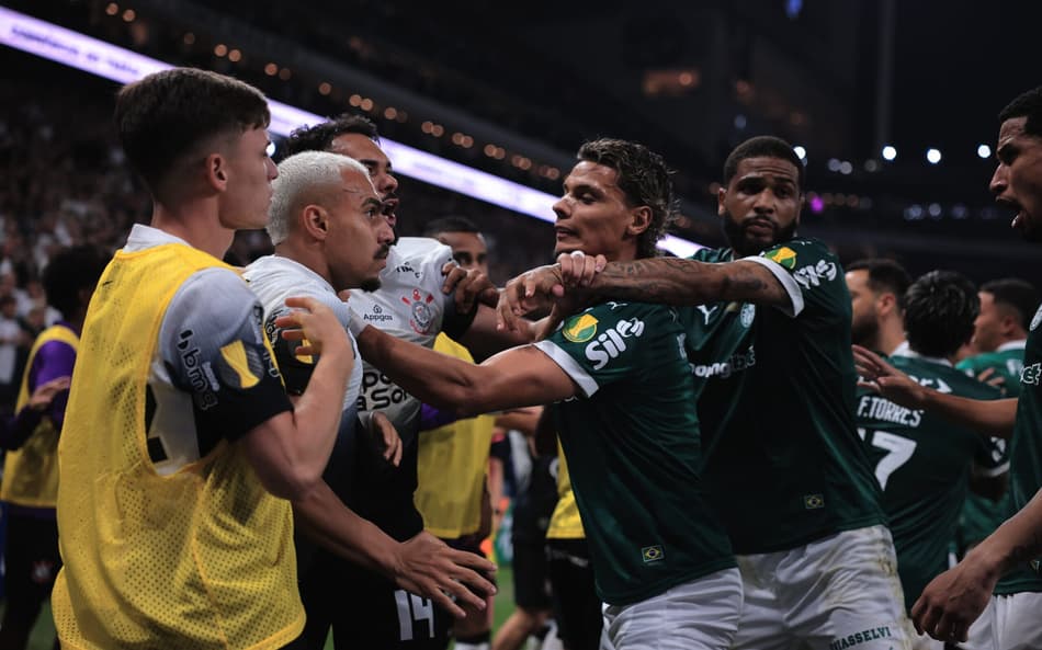 Derby: Jogadores de Corinthians e Palmeiras brigam durante final do Paulistão; veja vídeo