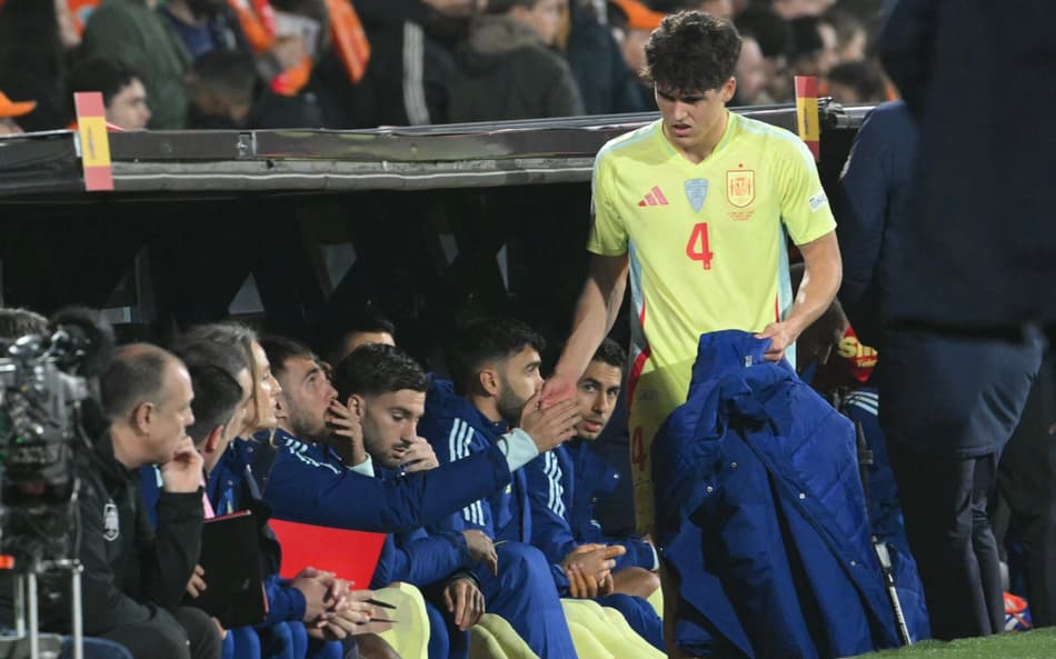 Destaque do Barcelona se lesiona, e comissão da Espanha convoca substituto