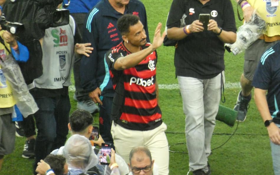 Danilo é registrado pelo Flamengo e pode estrear na Supercopa do Brasil
