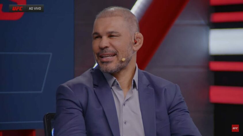 Rodrigo Minotauro, ex-lutador do UFC, também faz parte da equipe de transmissão do 'UFC Fight Pass', nos mesmos moldes de André Azevedo, com aparições na plataforma digital e na Band. Minotauro já havia sido comentarista de UFC no Grupo Globo. Rodrigo Minotauro, ex-lutador do UFC, também faz parte da equipe de transmissão do 'UFC Fight Pass', nos mesmos moldes de André Azevedo, com aparições na plataforma digital e na Band. Minotauro já havia sido comentarista de UFC no Grupo Globo.