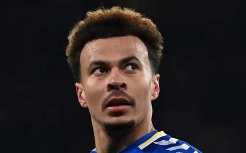 Dele Alli volta aos gramados após mais de dois anos, mas é expulso em dez minutos; confira