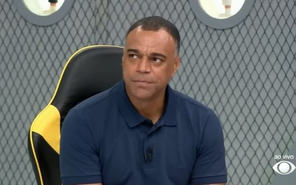 Band encaminha acerto com ex-jogador para substituir Denílson no ‘Jogo Aberto’