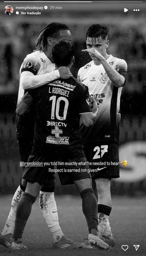 Depay, do Corinthians, sobre Bidon
