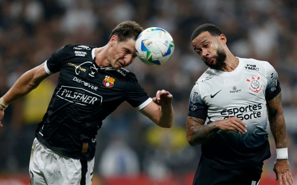 Comentarista detona Memphis Depay, do Corinthians: ‘Não entrou em campo’
