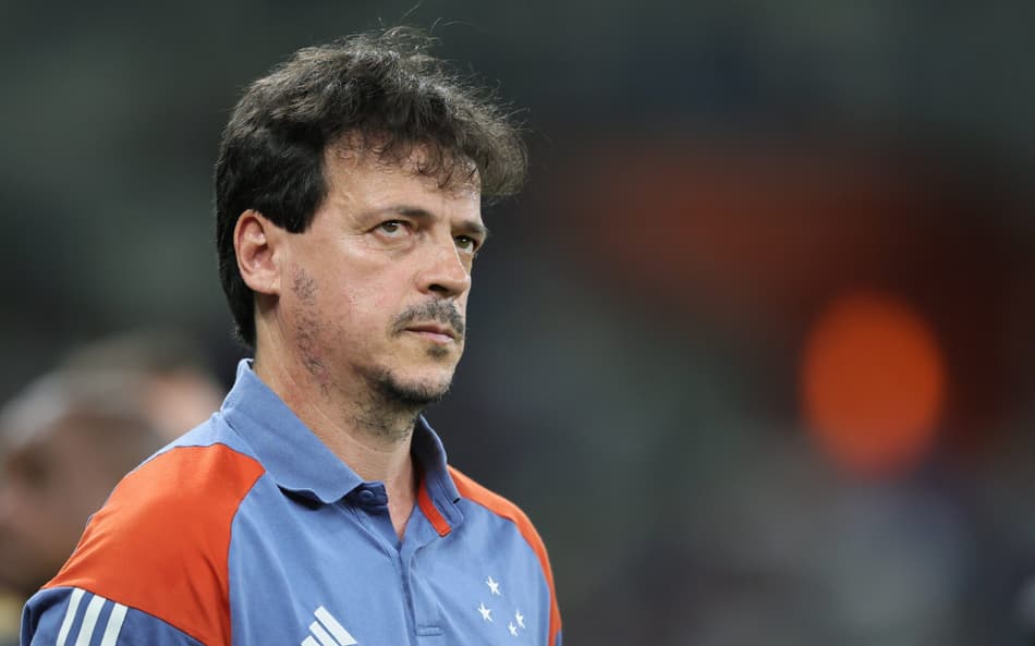 Ex-jogador aponta rusga entre elenco do Cruzeiro e Diniz antes da demissão