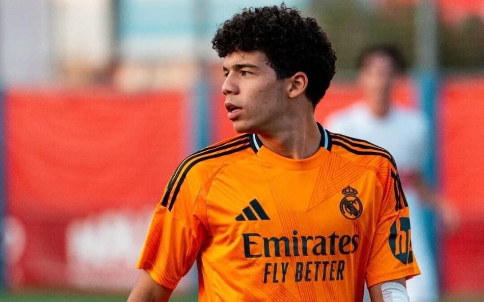 Promessa do Real Madrid e filho de craque brasileiro é convocado pela Espanha
