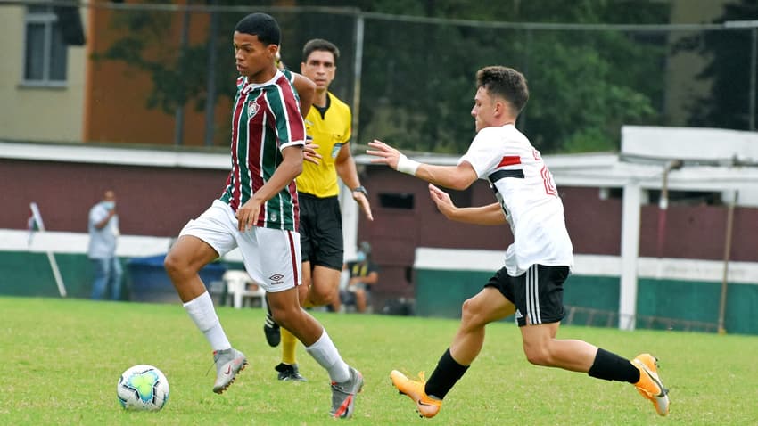 Erick Nunes em campo pela base do Fluminense