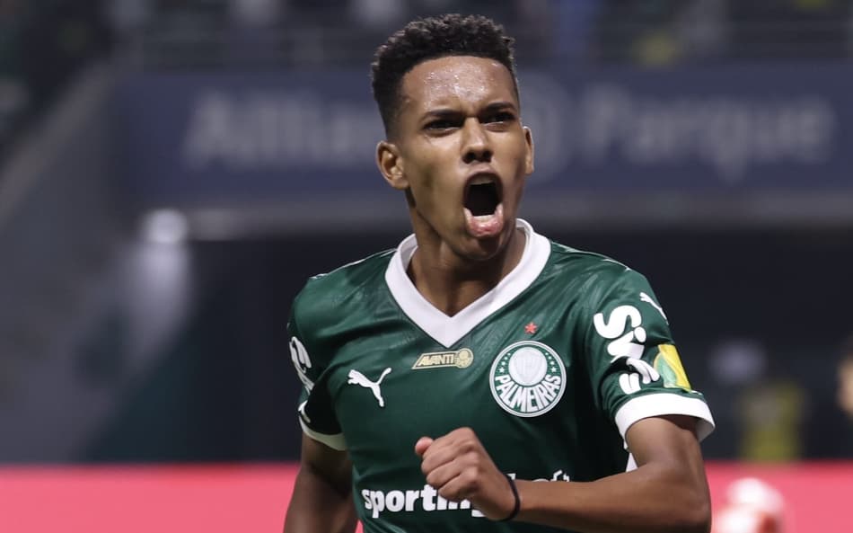 Estêvão, do Palmeiras, é eleito o jogador mais valioso fora da Europa
