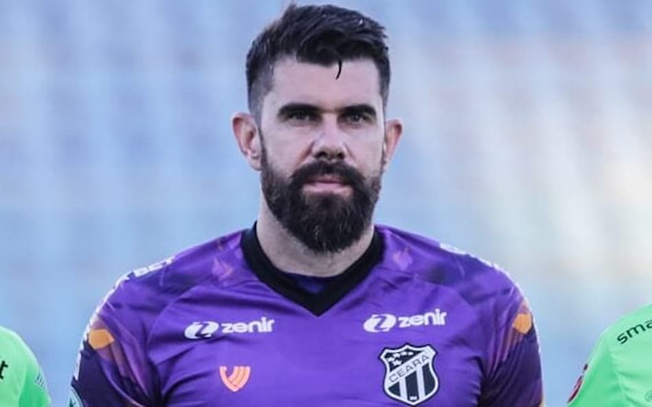 Fernando Miguel protesta após pênalti contra o Ceará: ‘Ridículo’