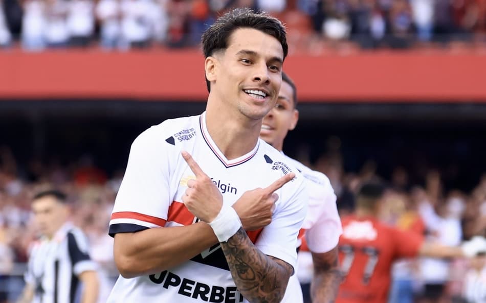 Web vai à loucura com gol de Ferreirinha: ‘Coloca a tanga, Craque Neto’