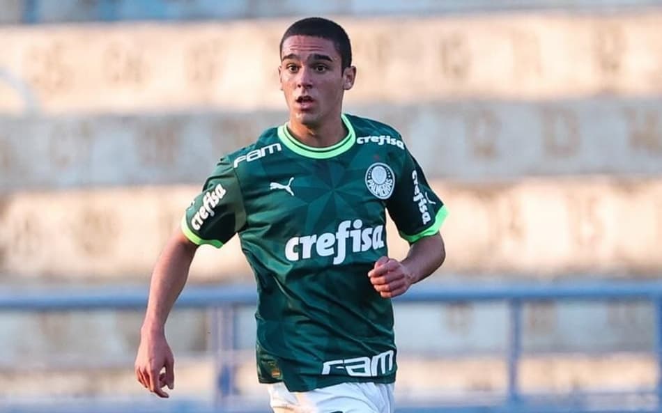 Promessa da base do Palmeiras sofre lesão no joelho e passa por cirurgia