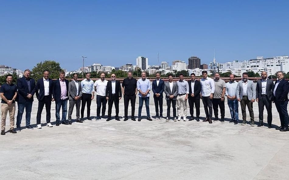 Flamengo recebe representantes da Libra e da LFU na Gávea