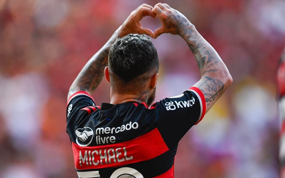Michael, do Flamengo, revela que voltou de lesão antes do prazo
