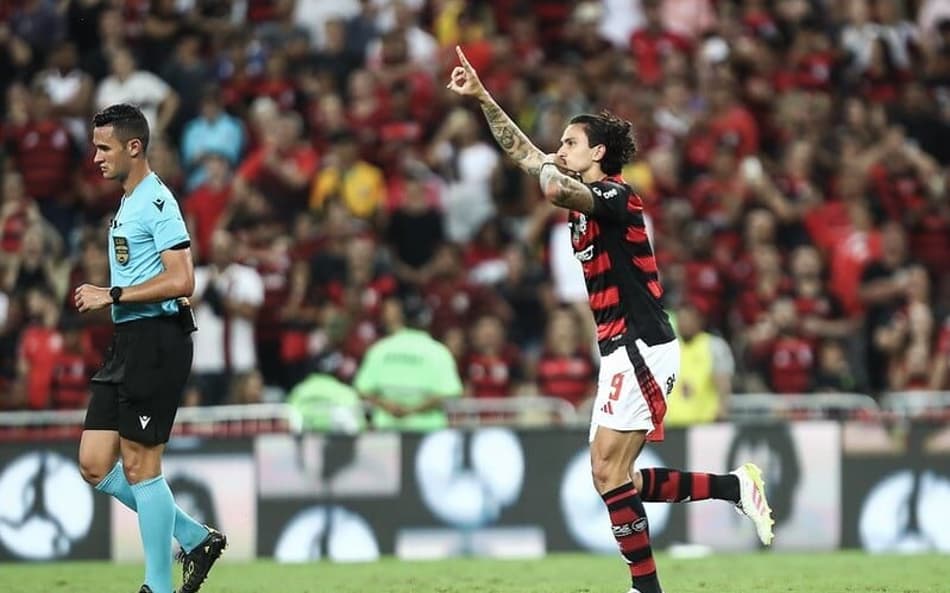 Pedro marca duas vezes em goleada do Flamengo e empolga torcedores: ‘Te amo’