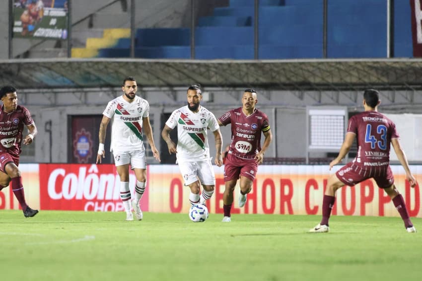 Otávio em ação no jogo do Fluminense contra o Caxias pela Copa do Brasil