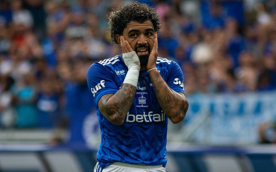 Gabigol fica no chão com drible de jogador do Internacional e lance viraliza