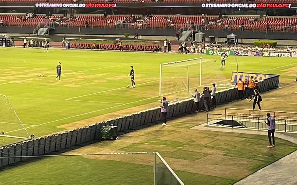 São Paulo agiliza troca de gramado no Morumbis em meio à polêmica com sintético