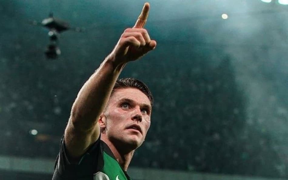 Arsenal intensifica interesse por atilheiro do mundo em 2024