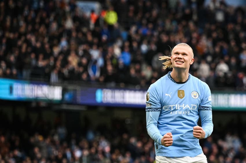 Erling Haaland comemora em Manchester City x Brighton