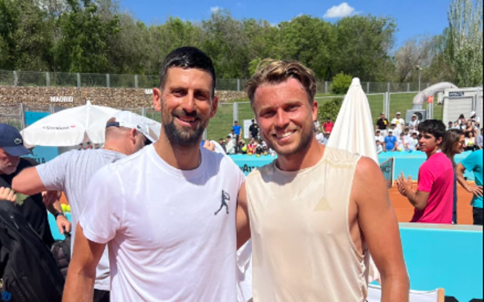 Lembra dele? Único algoz de João Fonseca no saibro neste ano tieta Djokovic