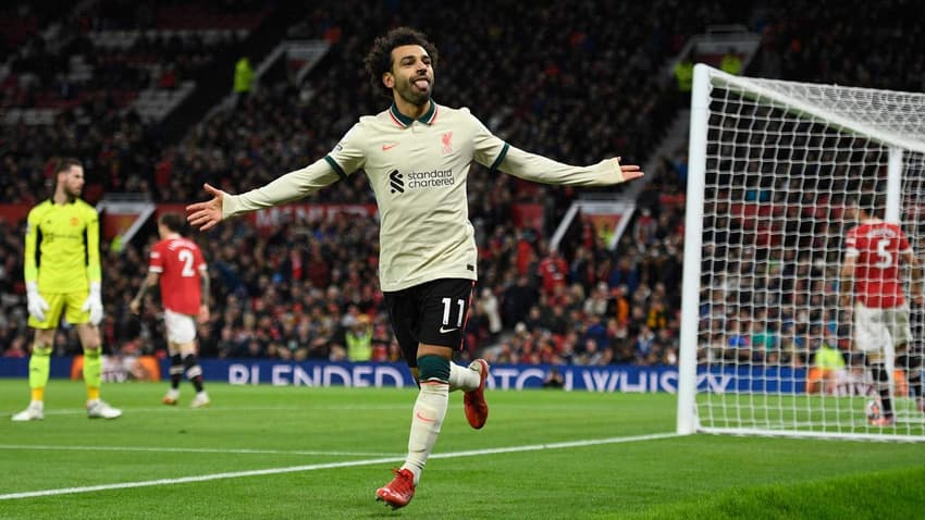 Na temporada 2021-22, Salah marcou um hat-trick na vitória do Liverpool por 5 a 0 sobre o Manchester United (Foto: Oli SCARFF/AFP)