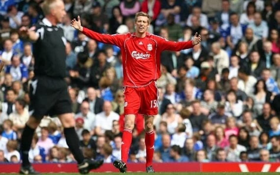 Por onde anda Peter Crouch, atacante grandalhão da Inglaterra?