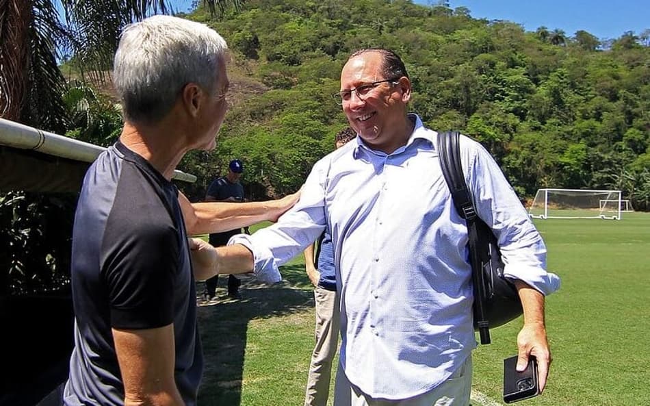 Luís Castro revela papo com Textor e diz se voltaria ao Botafogo