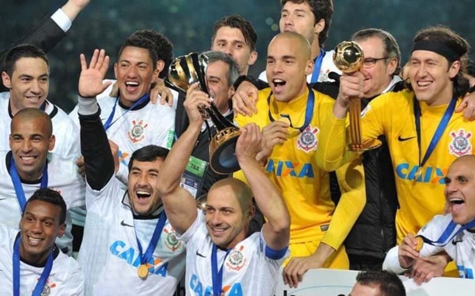 Jornalista desiste do Corinthians e crava maior clube brasileiro do século