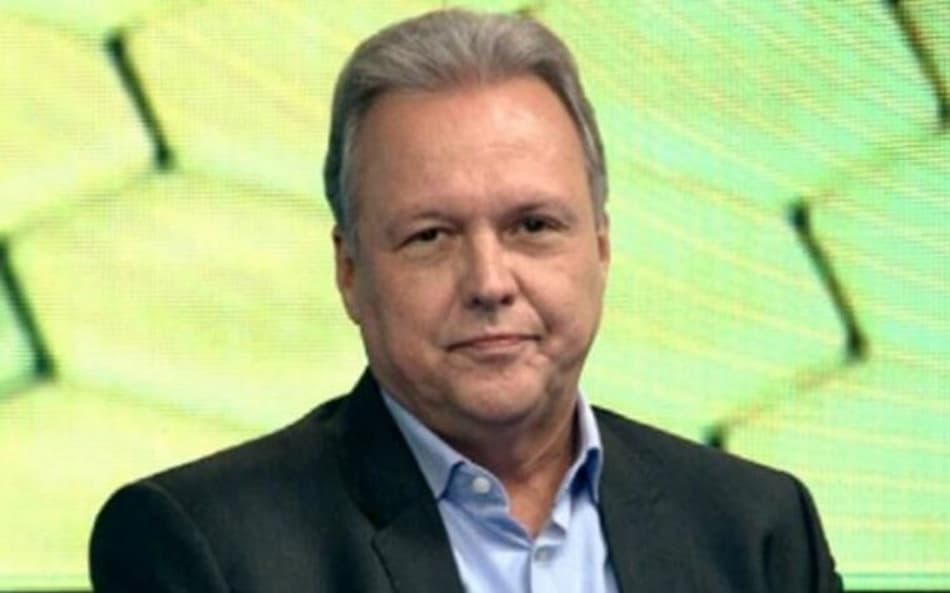 Renato Maurício Prado analisa possível saída de jogador do Flamengo: ‘Devendo muito’