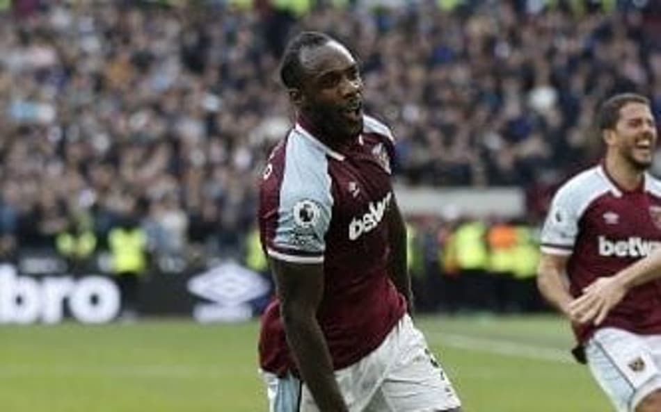 Após acidente grave de carro, jogador retorna ao West Ham