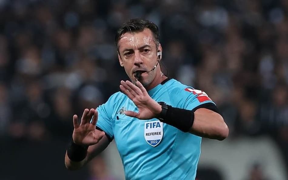 Especialista em arbitragem cobra expulsão em Palmeiras x Corinthians