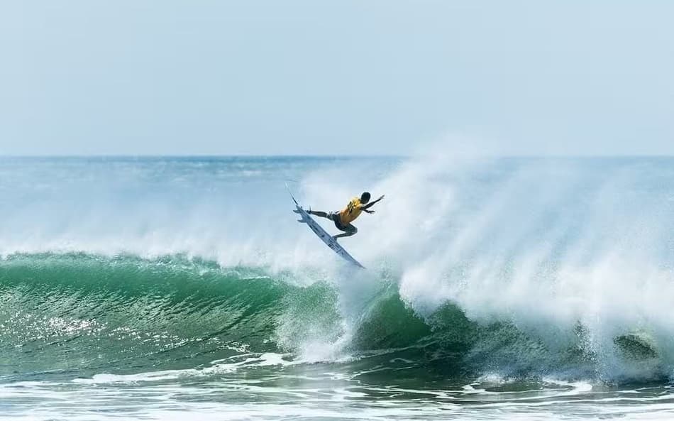 Ítalo Ferreira, Yago Dora e Miguel Pupo avançam às quartas em El Salvador