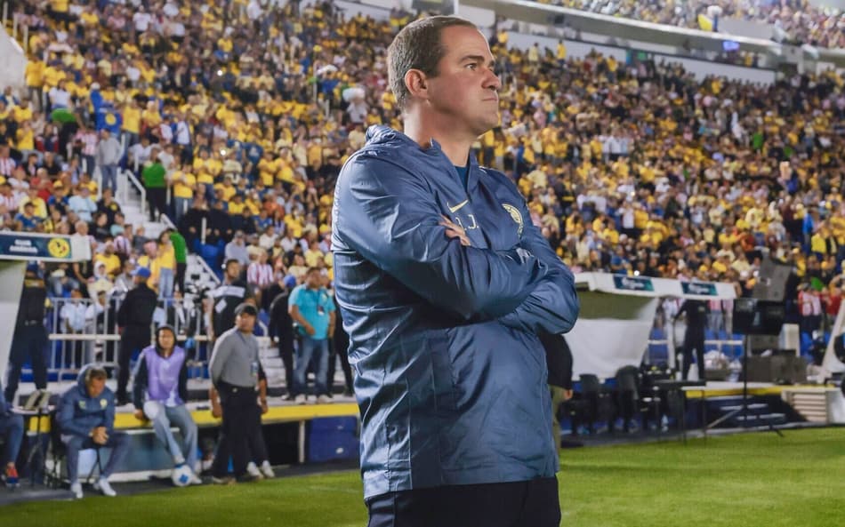 Time de André Jardine assume a liderança da Liga Mexicana e briga pelo tetra