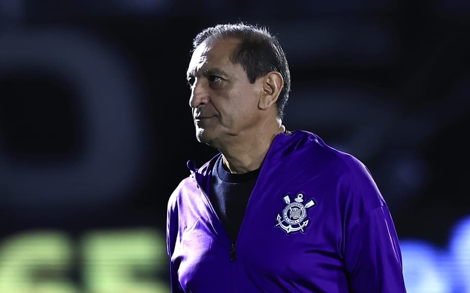 Campeão pelo Corinthians não perdoa Ramón Díaz após derrota: ‘Cenário é triste’