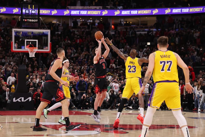 Los Angeles Lakers v Chicago Bulls
