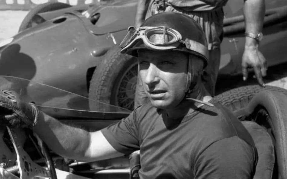Mercedes do tricampeonato de Fangio na F1 vai a leilão nos EUA