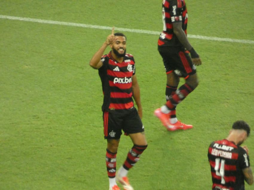 Juninho comemora gol no primeiro jogo da final do Carioca 2025 entre Flamengo e Fluminense